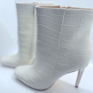 Must have Marc Fisher show stoppers. Only worn 1 time.